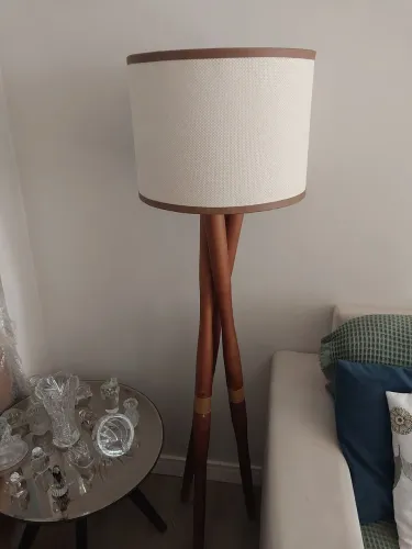 Vendo um abaju de pé
