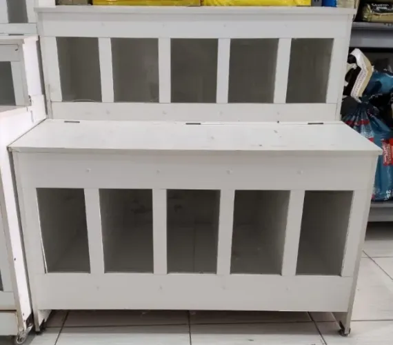 EXPOSITOR DISPENSER PARA RAÇÃO DE MADEIRA