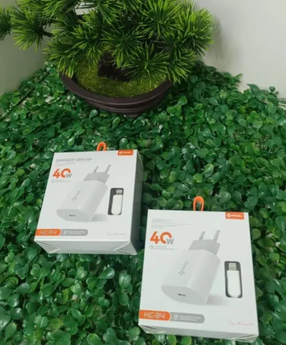 Carregador de iphone 40W.