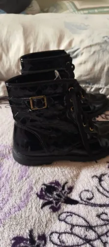 Bota coturno verniz infantil