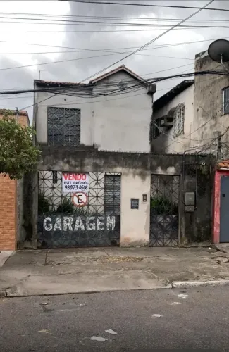 Prédio Comercial na Tv. Mauriti, px. a Av. Senador Lemos, med. 6x32.