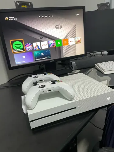 Xbox One S 800Gb + 2 controles originais