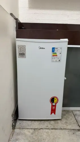 Frigobar 93L Midea Semi Novo