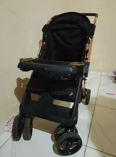 Carrinho De Bebê 0 A 15kg Bolt Preto E Dourado Tutti Baby Usado