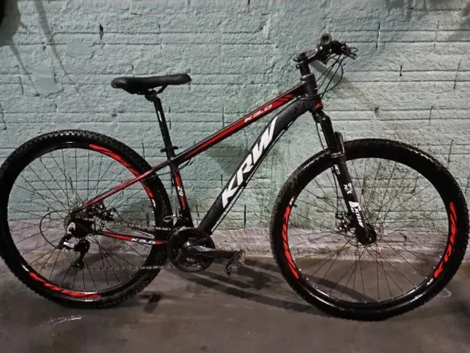 Bicicleta aro 29. Semi-nova