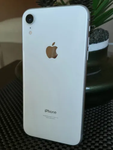 iPhone XR branco 64gb