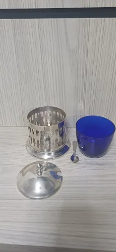 Antigo açucareiro em prata com vidro azul e colher usado