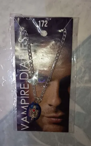 Corrente com pingente do anel de Damon/Stefan Salvatore 