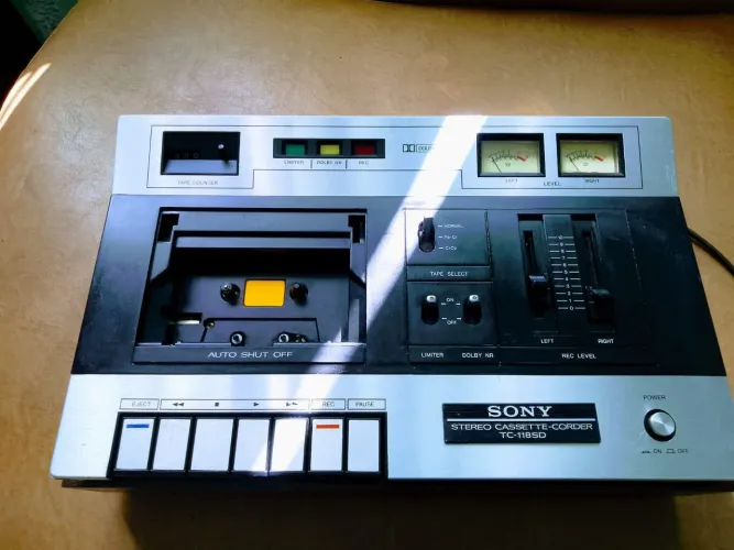 Tape deck Sony no Estado.