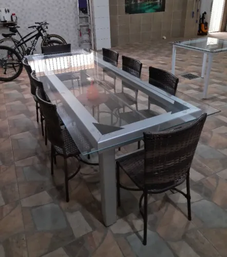 Mesa 8 lugares com cadeiras