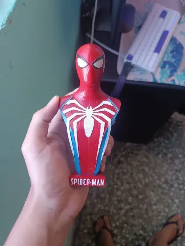 Vende-se estátua do homem-aranha PS4