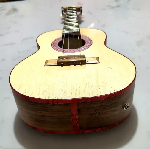 Cavaco Medeiros Luthier captado pronto pra tocar