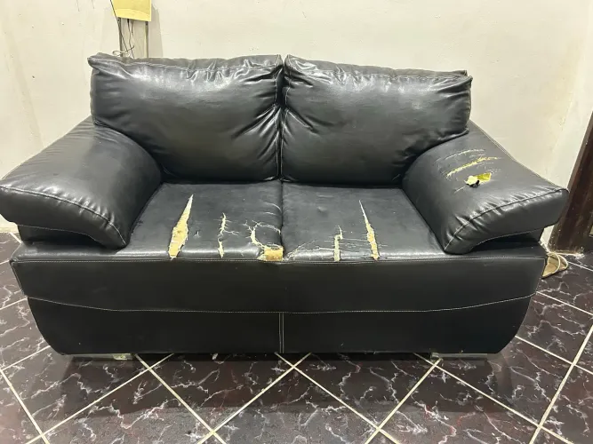 Cama de solteiro e sofá de 2 lugares