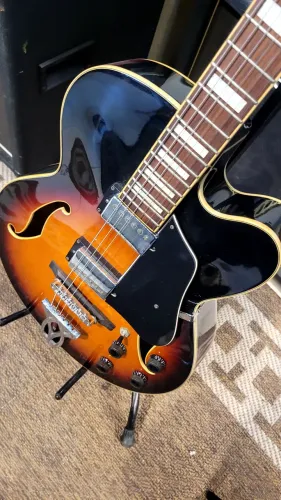 Ibanez semi acústica 