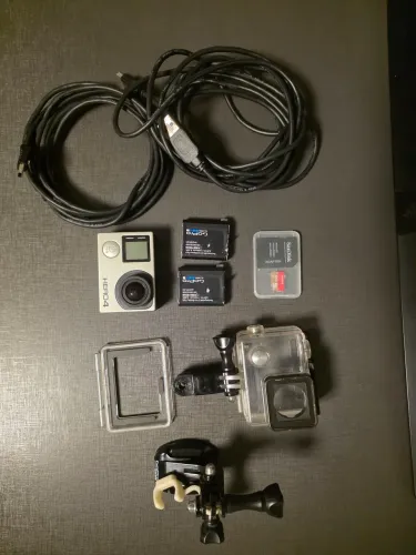 GoPro Hero 4 Black - Completa - 2 Baterias Originais + Case + SD 32GB + 2 Cabos Carregador