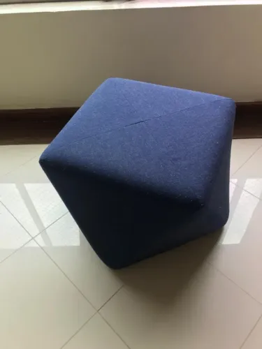 par de pufes linho azul marinho - marca dunelli - em perfeito estado