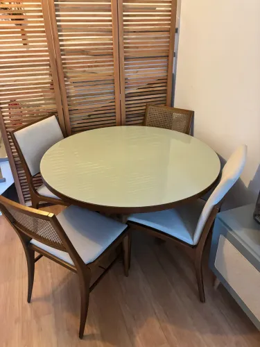 Conjunto de Mesa com 4 cadeiras LINDÍSSIMO