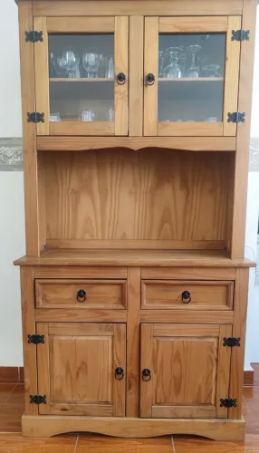 Cristaleira 4 portas e duas gavetas medidas 1,80 x 99 x 41 cm perfeita condições.
