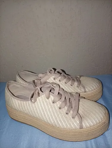 Tênis casual feminino Beira Rio-Tam.39. Solado plataforma , palmilha almofadada