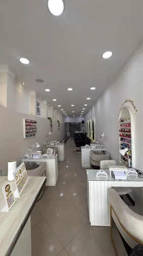 Passo ponto comercial para fins estéticos com toda mobília, material e clientela 
