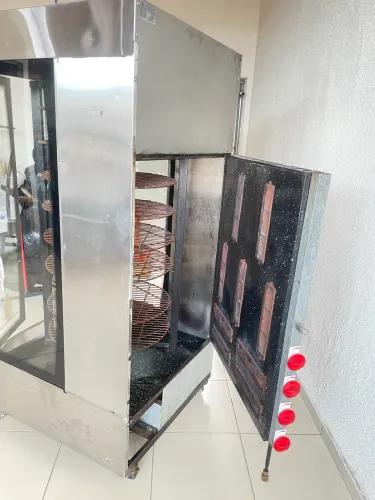 Máquina de assar frango e carne 