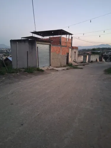 TERRENO 10x30 COM ÁREA CONSTRUÍDA