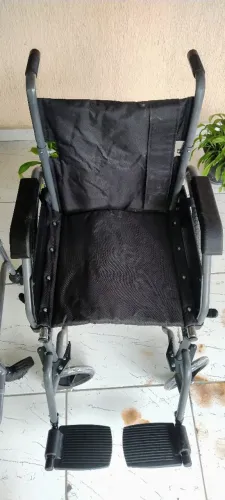 Cadeira de Banho e de Rodas