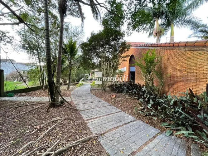 Casa à venda e para alugar em Carapicuíba, Granja Viana, com 5 suítes, com 800 m², Fazendi