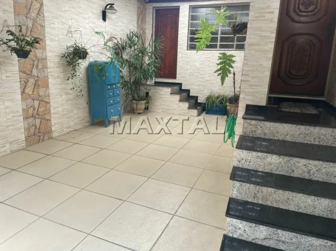 Sobrado de 240m² à venda de 3 quartos, 1 suite e 2 banheiros, na Vila Medeiros.