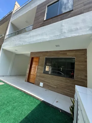 Alugo casa triplex condomínio fechado