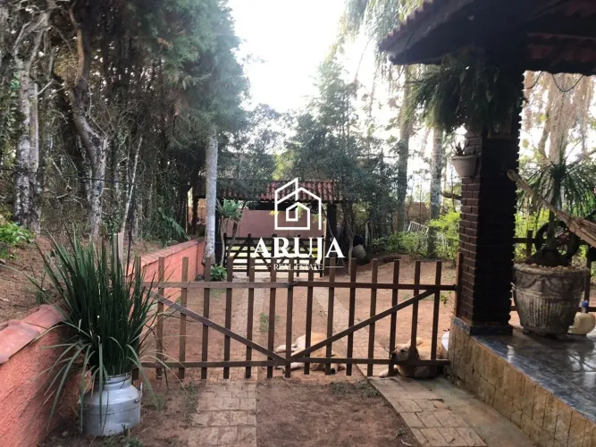 Chácara com 4 Dormitórios, 1 Suíte, Piscina e Área Gourmet em Santa Isabel