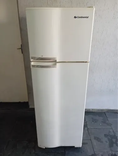 Geladeira continental modelo Rdn36 Frost Free funcionando tudo