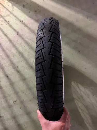 Pneu Traseiro para Moto 90/90-18 semi novo