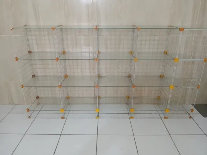 BALCÃO LOJA EM VIDRO E TELA BRANCA - 1,95m x 1,04m