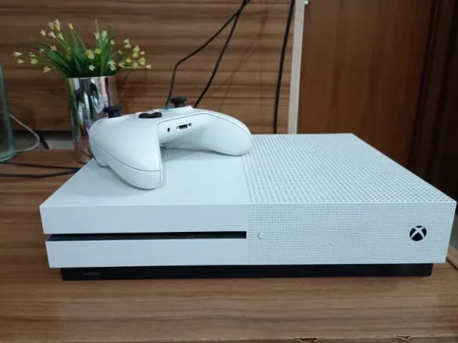 Xbox One S 500GB Branco na Caixa Original + Controle + Jogo Fifa 19