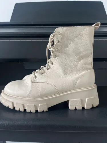 Bota Coturno em Couro n 37 off white bege
