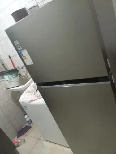 Vendo uma geladeira em inox