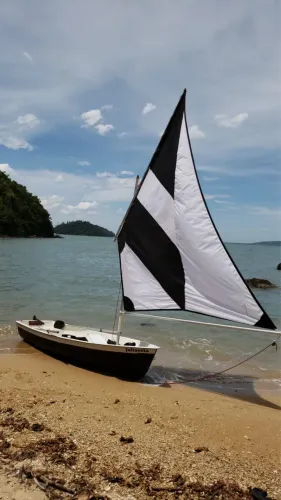 Vendo bote à vela/ veleiro