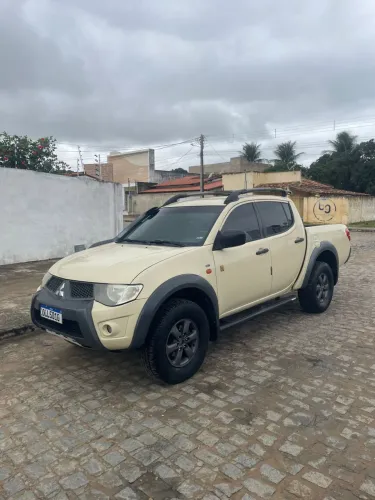 Mitsubishi L200 Triton Savana 3.2 CD TBI Dies. Mec. 2015