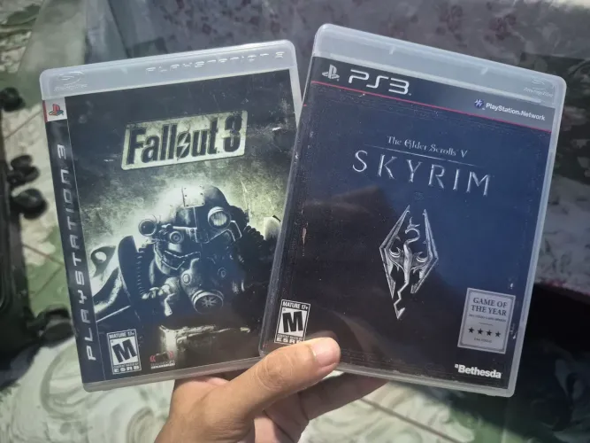 Skyrim + Fallout 3 Ps3. Completos, excelente estado. Envio para todo Brasil