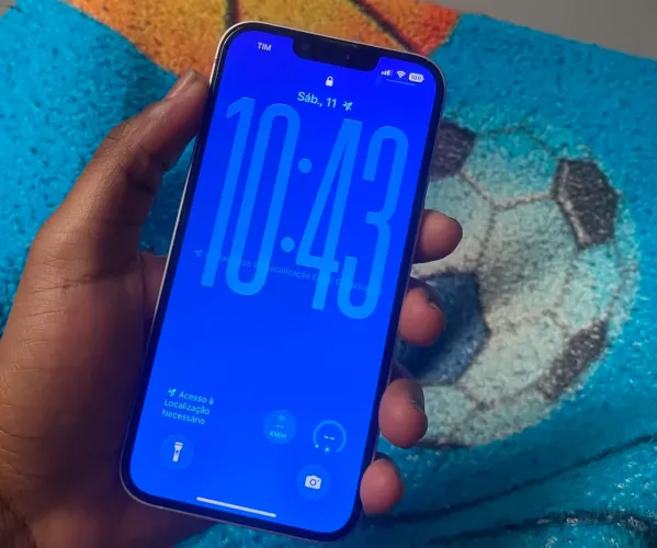 iPhone 13 branco/sem marca de uso