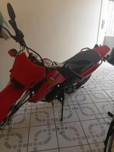 Moto Honda XR Tornado 250 cilindradas 2006