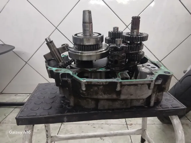 Cambio completo vira brequim mais a carcaça do motor