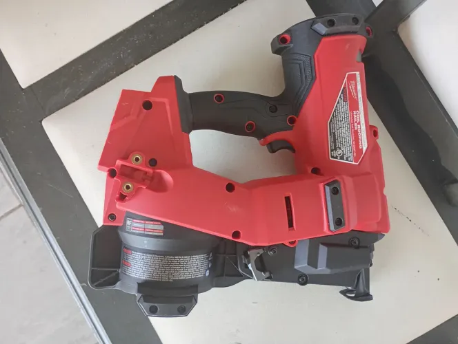 Pregadora a bateria milwaukee roof nail gun 