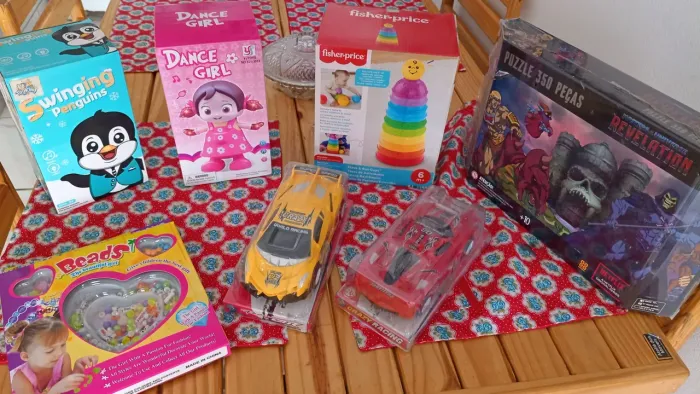 Lote de brinquedos novos