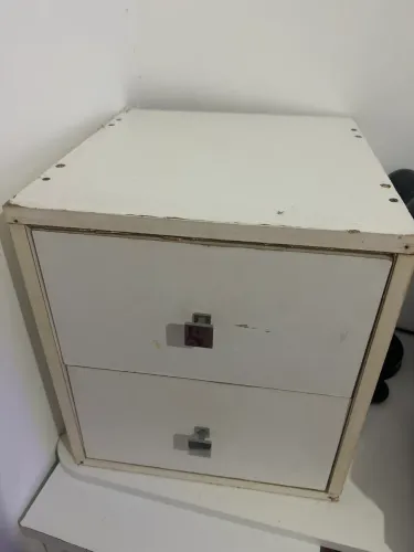 Vendo mesa de cabeceira de parede