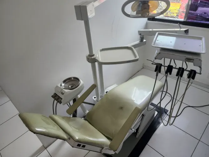 Cadeira odontológica com mocho
