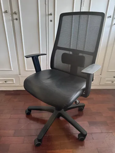Cadeira de escritório preta