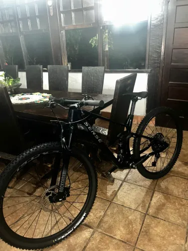 OPORTUNIDADE: SENSE INVICTUS SPORT 2025 ZERADA, TAMANHO M