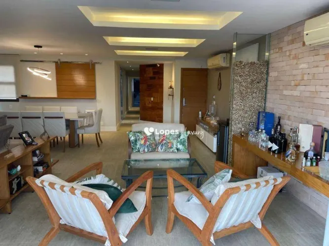 Vendo cobertura com 5 quartos sendo 4 suítes no Recreio dos Bandeirantes